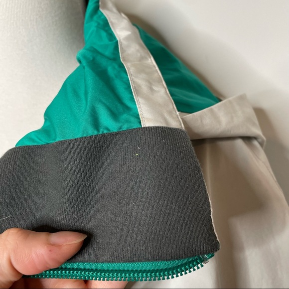 Women's Patagonia Goretex Piolet jacket - Picture 10 of 14